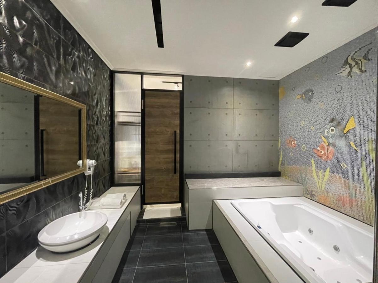 Minimalist Fashion Motel เถาหยวน ภายนอก รูปภาพ